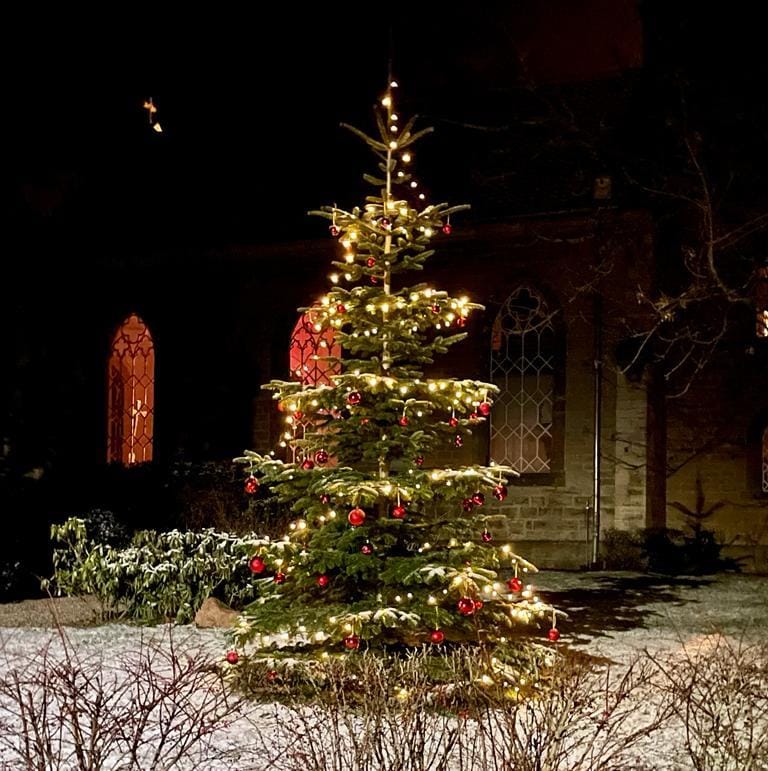 Weihnachtsbaum aufstellen – FF Hohenassel